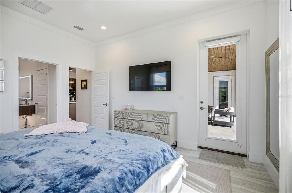 Под контрактом: $999,999 (3 спален, 2 ванн, 2572 Квадратных фут)