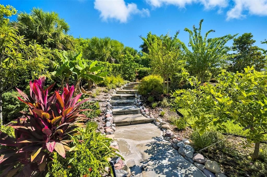 Под контрактом: $999,999 (3 спален, 2 ванн, 2572 Квадратных фут)