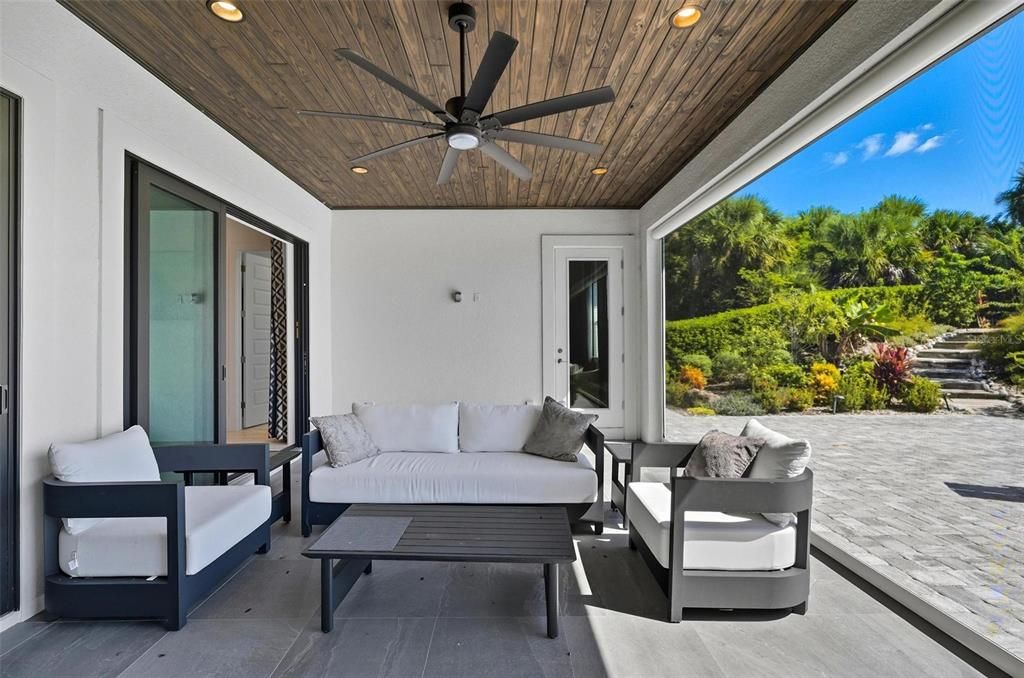 Под контрактом: $999,999 (3 спален, 2 ванн, 2572 Квадратных фут)