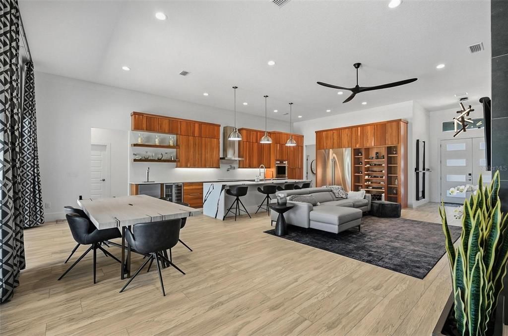 Под контрактом: $999,999 (3 спален, 2 ванн, 2572 Квадратных фут)