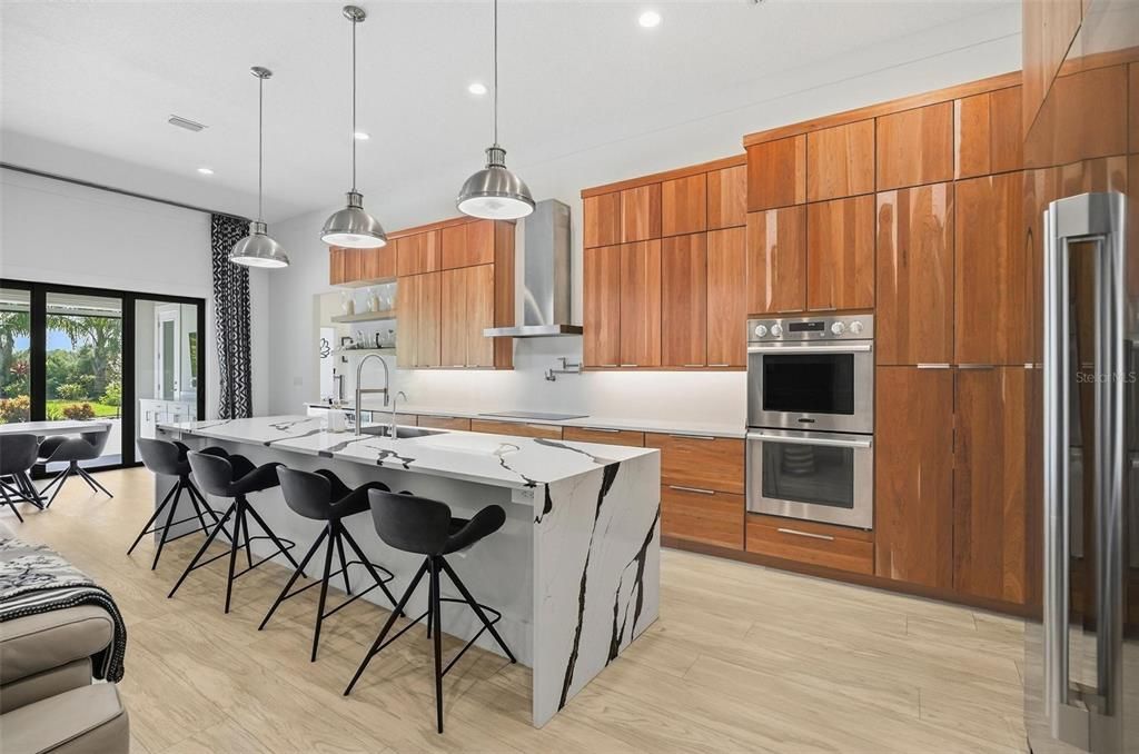 Под контрактом: $999,999 (3 спален, 2 ванн, 2572 Квадратных фут)