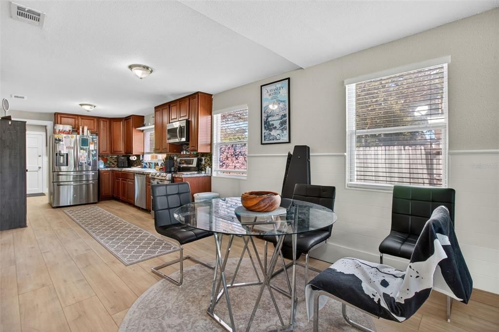 For Sale: $299,000 (2 beds, 1 baths, 1165 Square Feet)