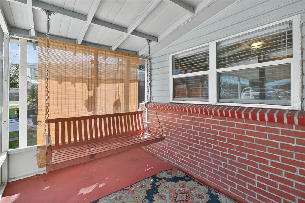 For Sale: $299,000 (2 beds, 1 baths, 1165 Square Feet)