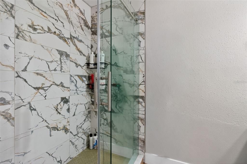 For Sale: $299,000 (2 beds, 1 baths, 1165 Square Feet)