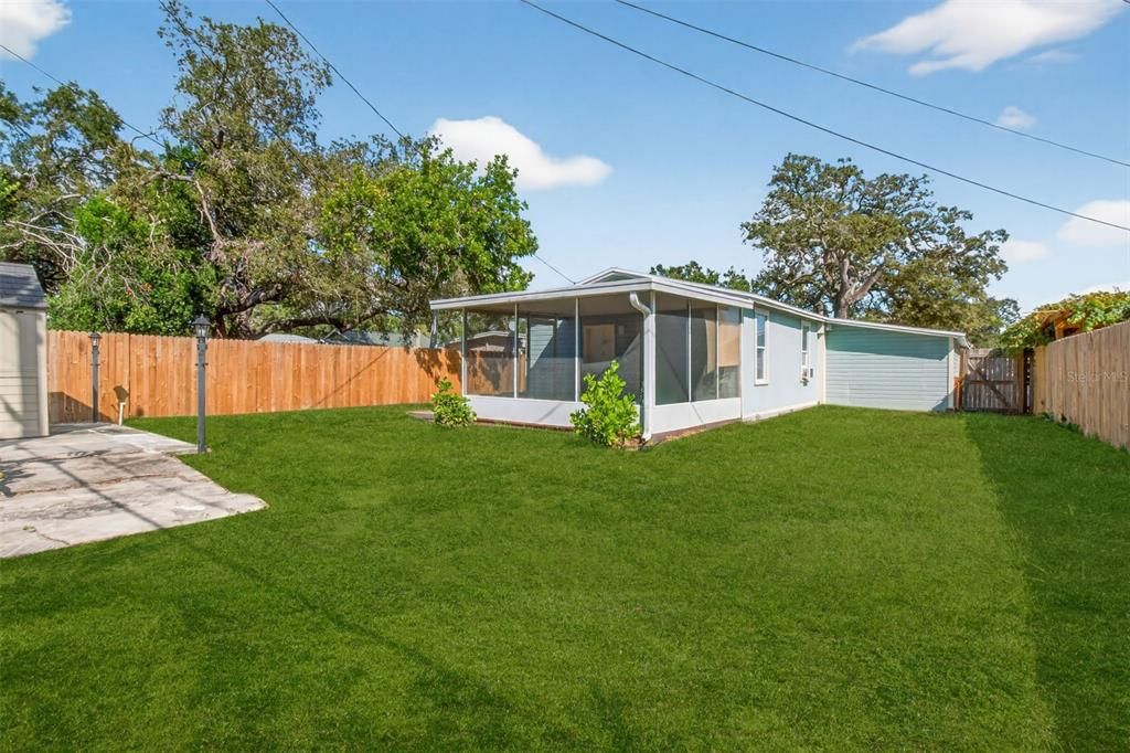 For Sale: $299,000 (2 beds, 1 baths, 1165 Square Feet)