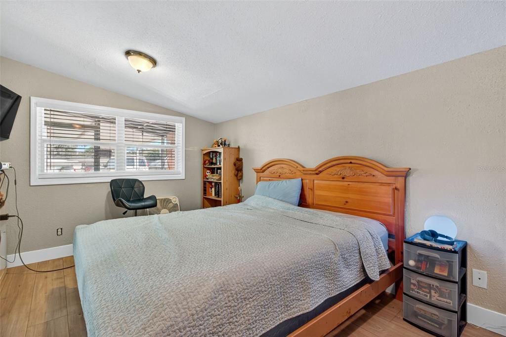 For Sale: $299,000 (2 beds, 1 baths, 1165 Square Feet)