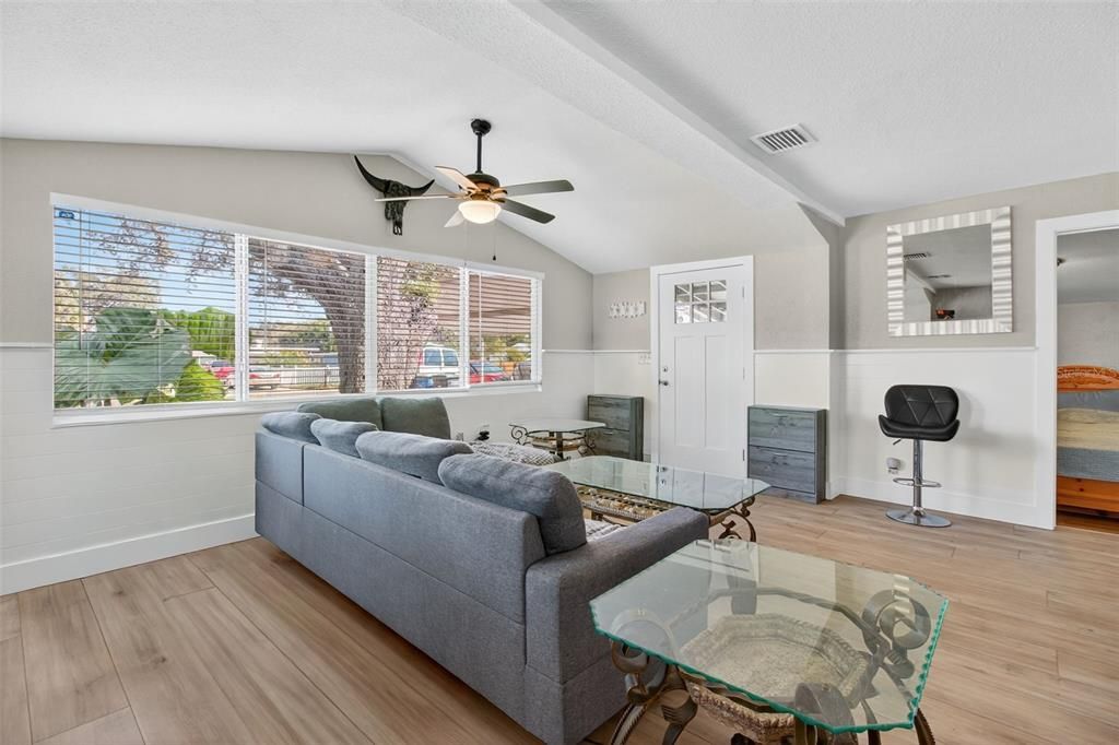 For Sale: $299,000 (2 beds, 1 baths, 1165 Square Feet)