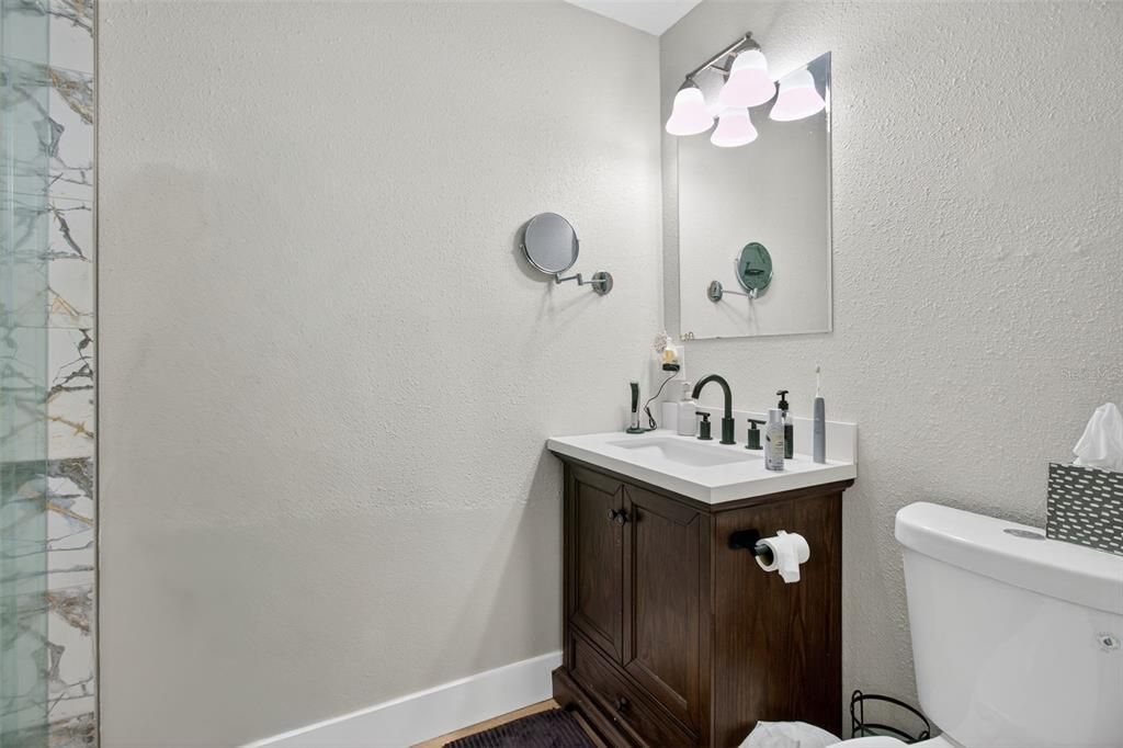 For Sale: $299,000 (2 beds, 1 baths, 1165 Square Feet)