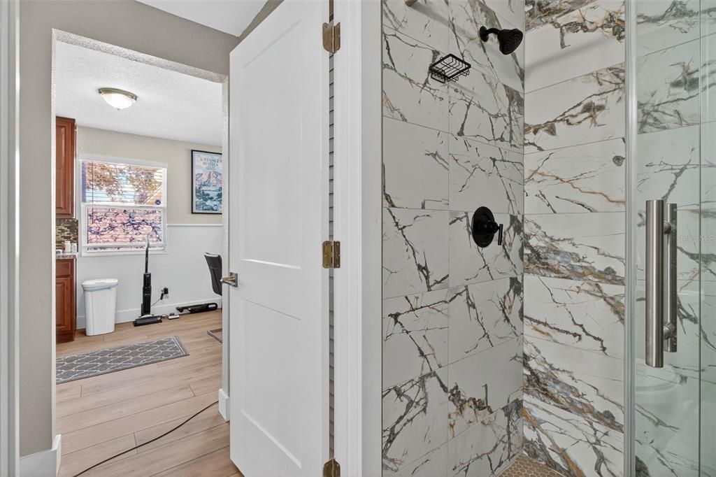 For Sale: $299,000 (2 beds, 1 baths, 1165 Square Feet)