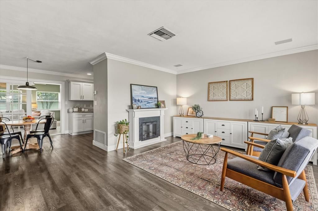 Под контрактом: $409,900 (3 спален, 2 ванн, 1642 Квадратных фут)