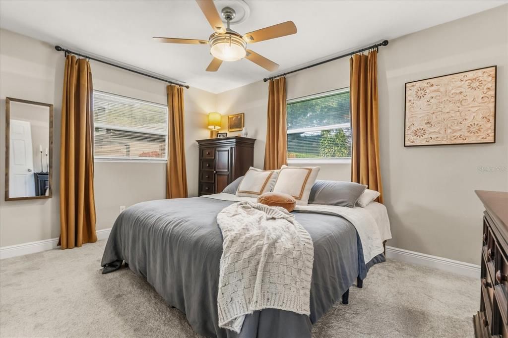 Под контрактом: $409,900 (3 спален, 2 ванн, 1642 Квадратных фут)