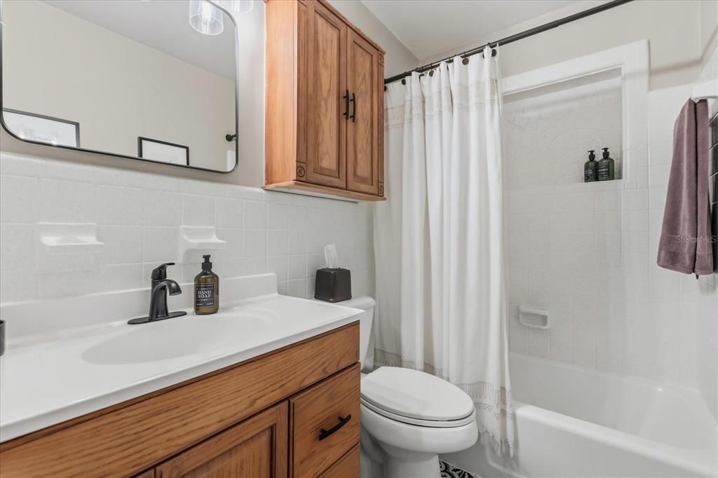 Под контрактом: $409,900 (3 спален, 2 ванн, 1642 Квадратных фут)