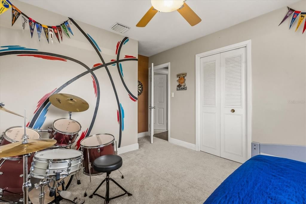 Под контрактом: $409,900 (3 спален, 2 ванн, 1642 Квадратных фут)