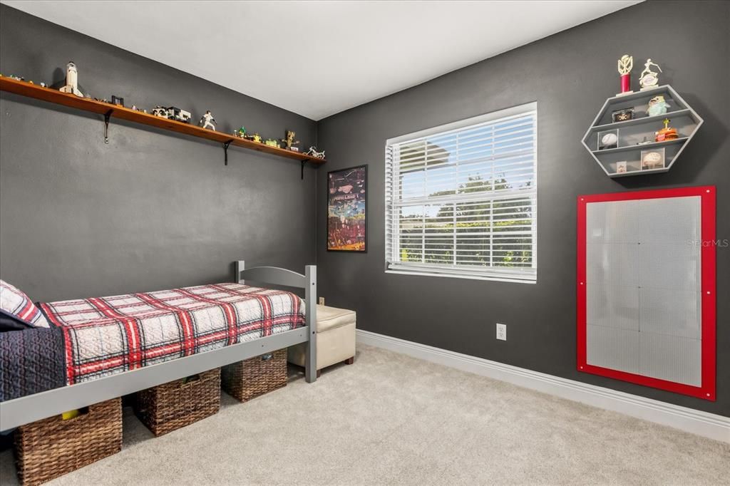 Под контрактом: $409,900 (3 спален, 2 ванн, 1642 Квадратных фут)