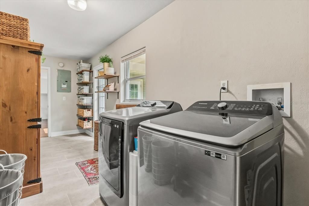 Под контрактом: $409,900 (3 спален, 2 ванн, 1642 Квадратных фут)