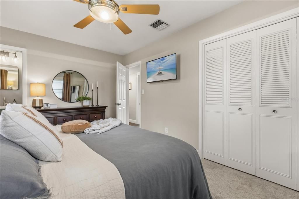 Под контрактом: $409,900 (3 спален, 2 ванн, 1642 Квадратных фут)