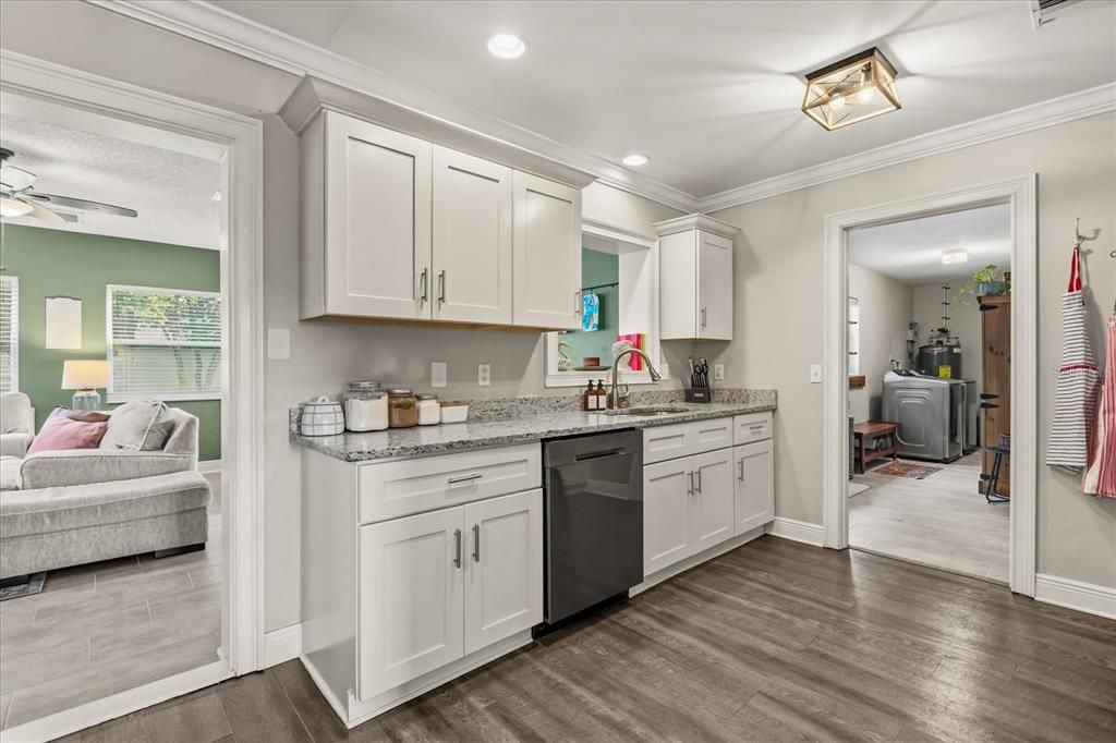 Под контрактом: $409,900 (3 спален, 2 ванн, 1642 Квадратных фут)