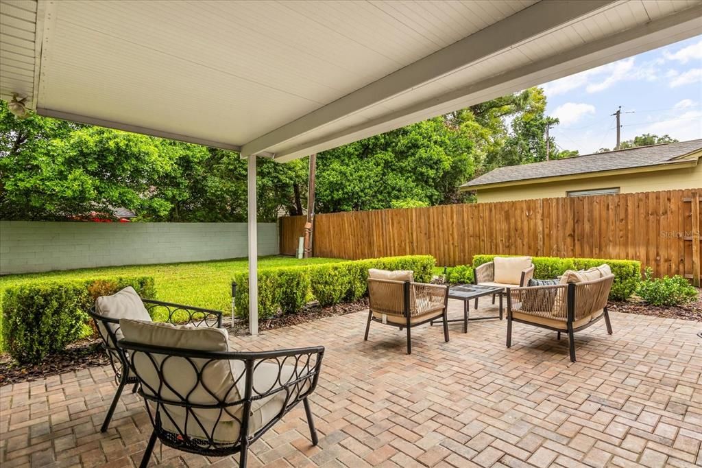 Под контрактом: $409,900 (3 спален, 2 ванн, 1642 Квадратных фут)