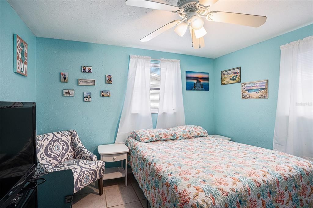 合同活跃: $184,900 (2 贝兹, 1 浴室, 840 平方英尺)