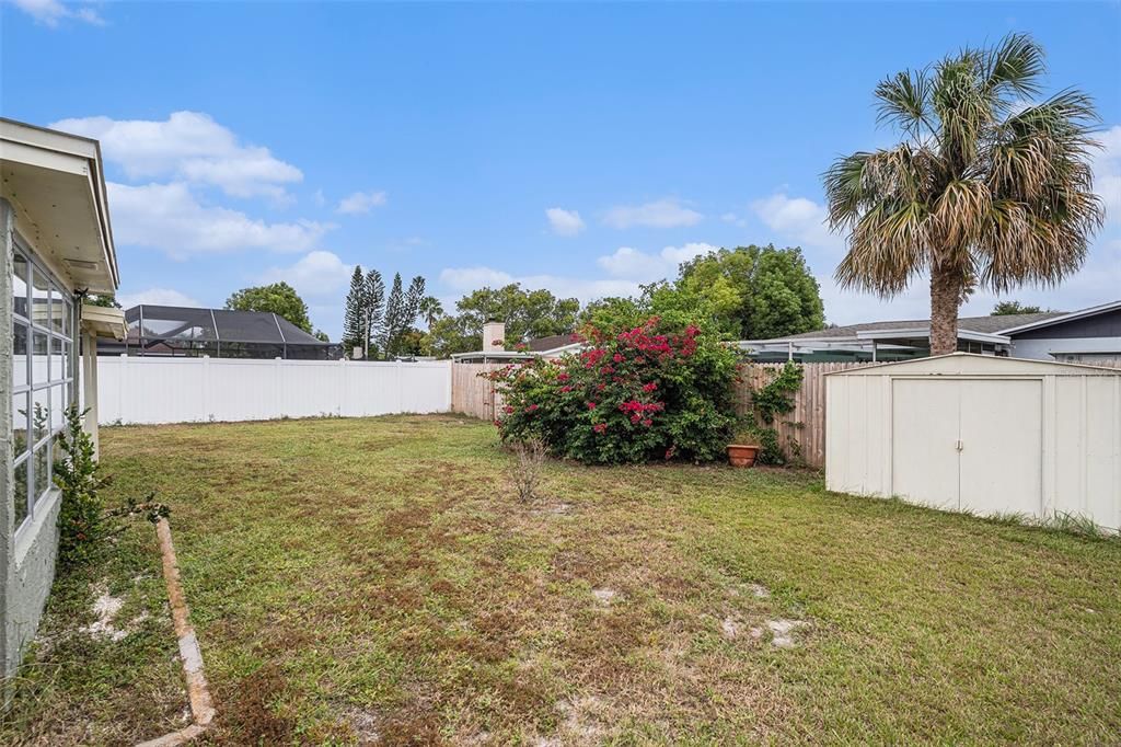 合同活跃: $184,900 (2 贝兹, 1 浴室, 840 平方英尺)