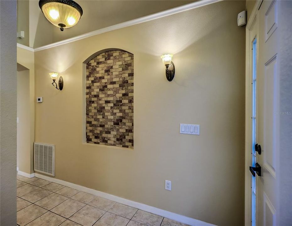 合同活跃: $2,450 (3 贝兹, 2 浴室, 1802 平方英尺)