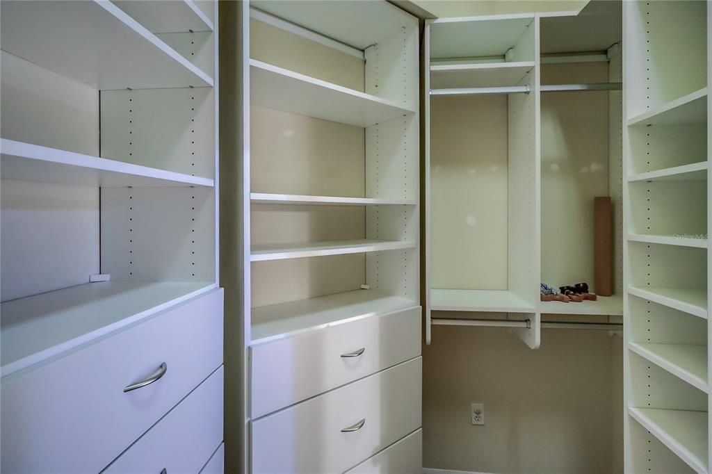 合同活跃: $2,450 (3 贝兹, 2 浴室, 1802 平方英尺)