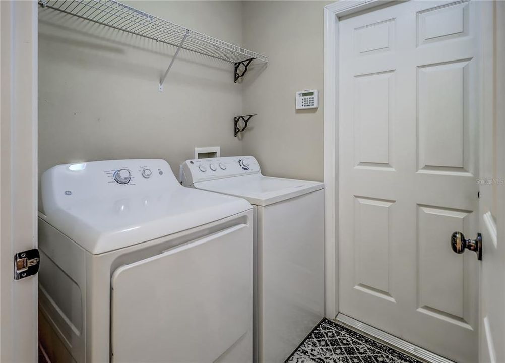 合同活跃: $2,450 (3 贝兹, 2 浴室, 1802 平方英尺)