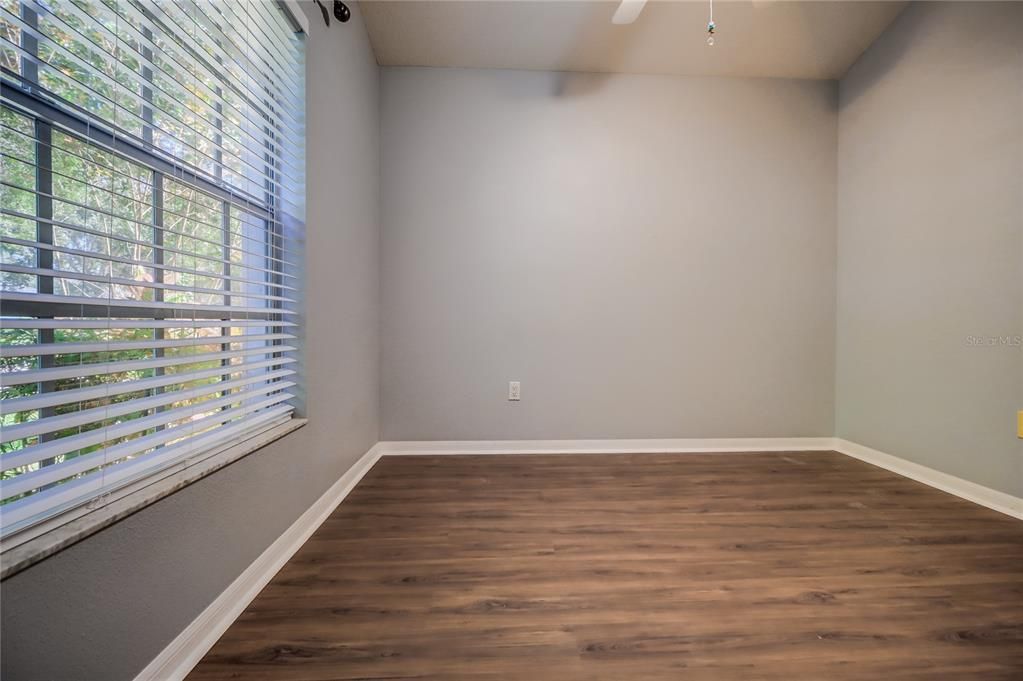 合同活跃: $2,450 (3 贝兹, 2 浴室, 1802 平方英尺)