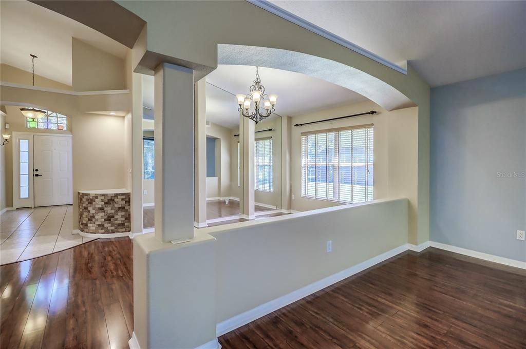 合同活跃: $2,450 (3 贝兹, 2 浴室, 1802 平方英尺)