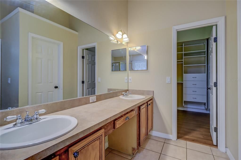 合同活跃: $2,450 (3 贝兹, 2 浴室, 1802 平方英尺)