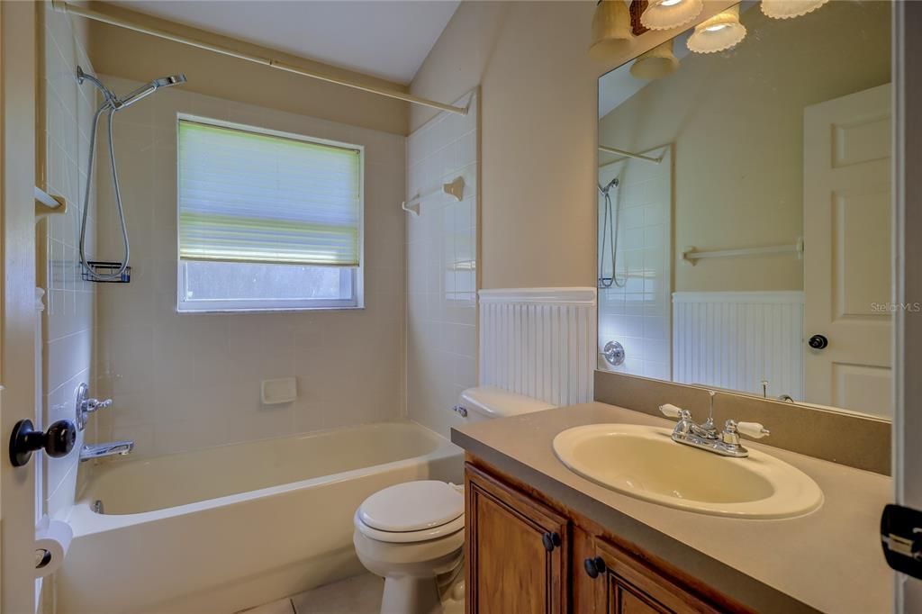 合同活跃: $2,450 (3 贝兹, 2 浴室, 1802 平方英尺)