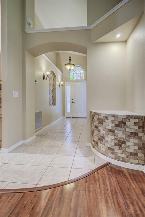 合同活跃: $2,450 (3 贝兹, 2 浴室, 1802 平方英尺)