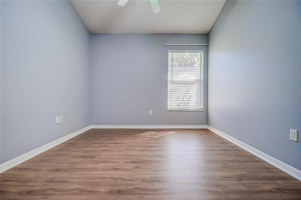 合同活跃: $2,450 (3 贝兹, 2 浴室, 1802 平方英尺)