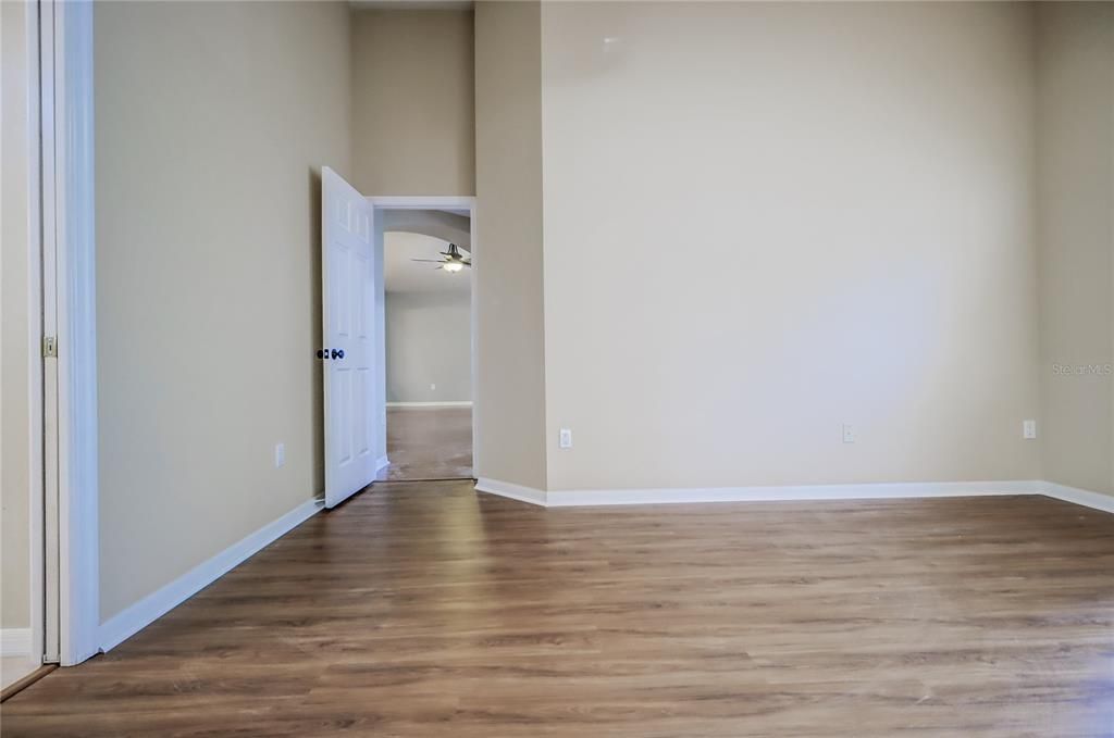 合同活跃: $2,450 (3 贝兹, 2 浴室, 1802 平方英尺)