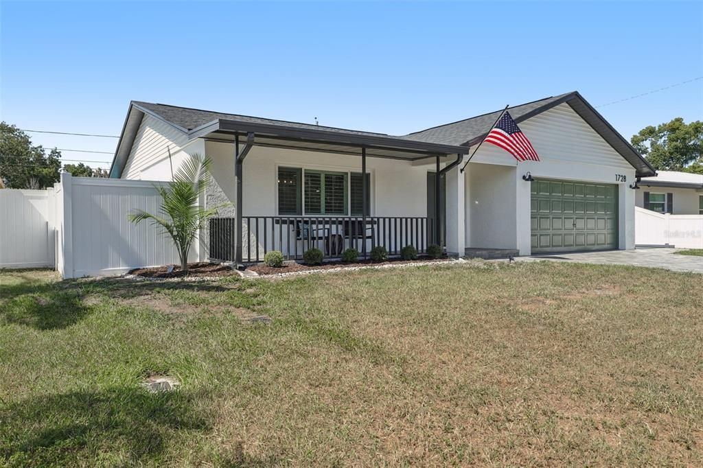 Active With Contract: $599,900 (3 beds, 2 baths, 1526 Square Feet)