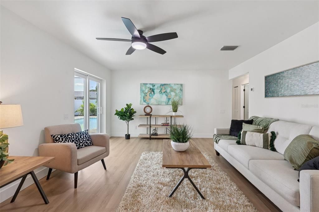 Active With Contract: $599,900 (3 beds, 2 baths, 1526 Square Feet)