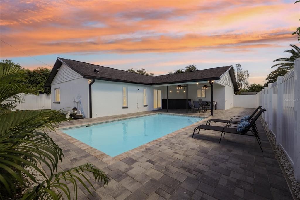 Active With Contract: $599,900 (3 beds, 2 baths, 1526 Square Feet)