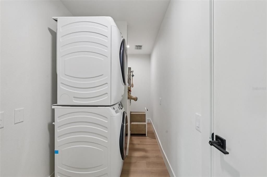 Active With Contract: $599,900 (3 beds, 2 baths, 1526 Square Feet)