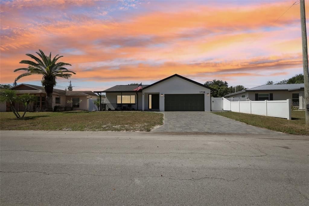 Active With Contract: $599,900 (3 beds, 2 baths, 1526 Square Feet)