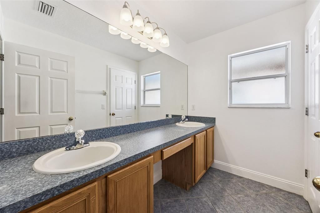 For Sale: $535,000 (6 beds, 3 baths, 2768 Square Feet)