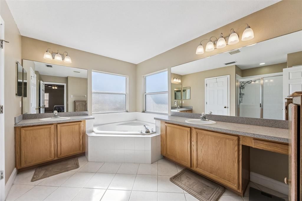 For Sale: $535,000 (6 beds, 3 baths, 2768 Square Feet)