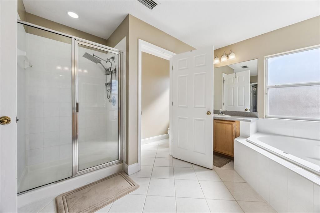 For Sale: $535,000 (6 beds, 3 baths, 2768 Square Feet)