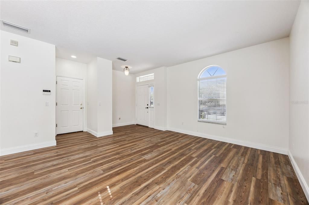 For Sale: $535,000 (6 beds, 3 baths, 2768 Square Feet)