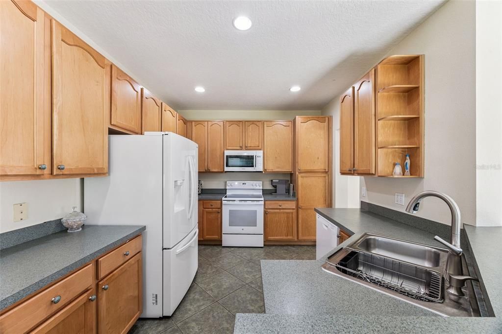 For Sale: $535,000 (6 beds, 3 baths, 2768 Square Feet)