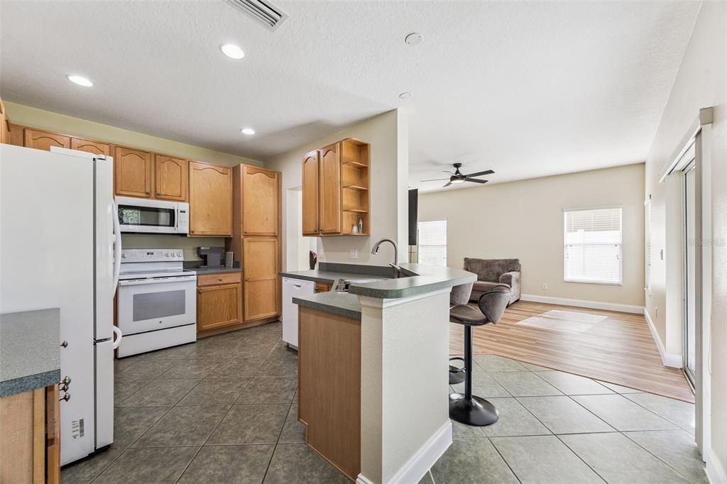 For Sale: $535,000 (6 beds, 3 baths, 2768 Square Feet)