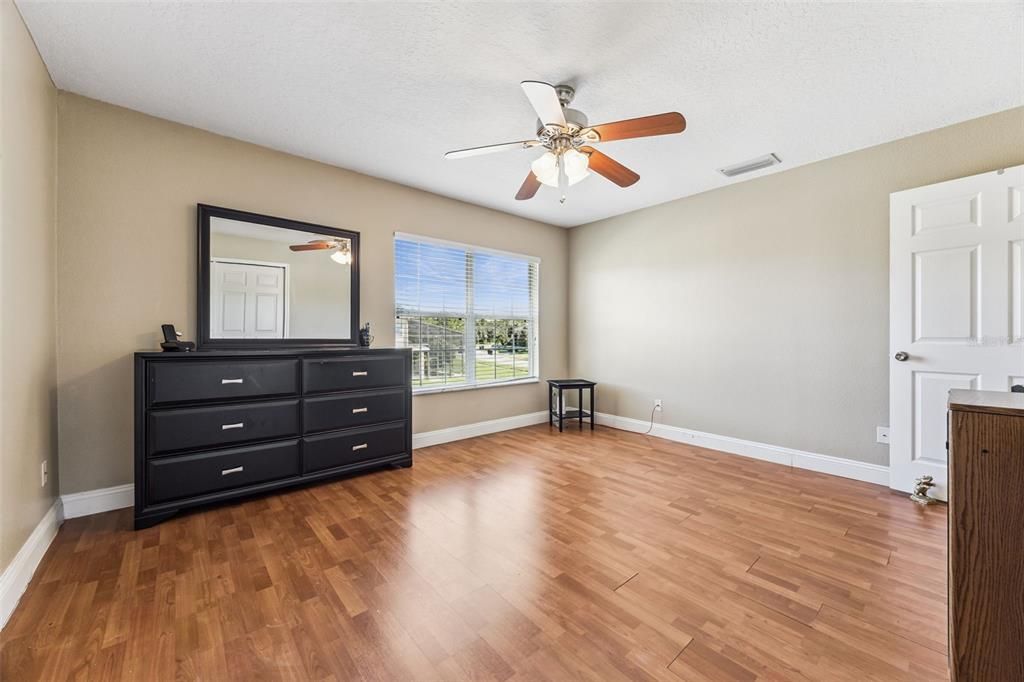 For Sale: $535,000 (6 beds, 3 baths, 2768 Square Feet)