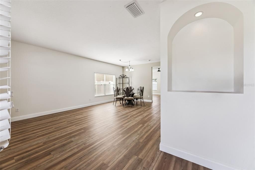 For Sale: $535,000 (6 beds, 3 baths, 2768 Square Feet)