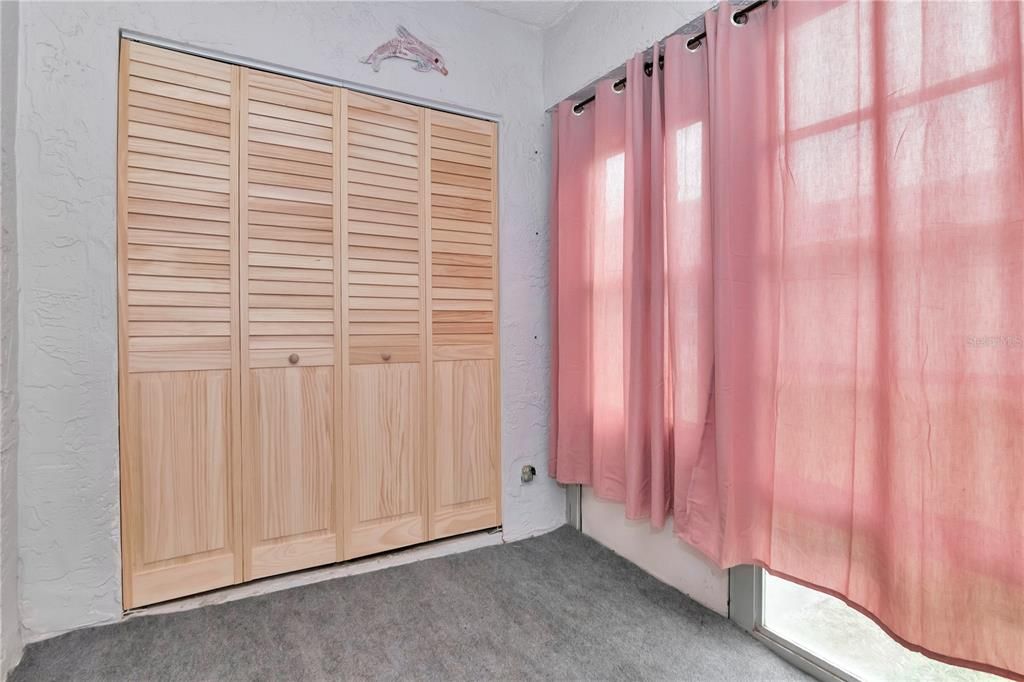 For Sale: $159,000 (2 beds, 2 baths, 945 Square Feet)