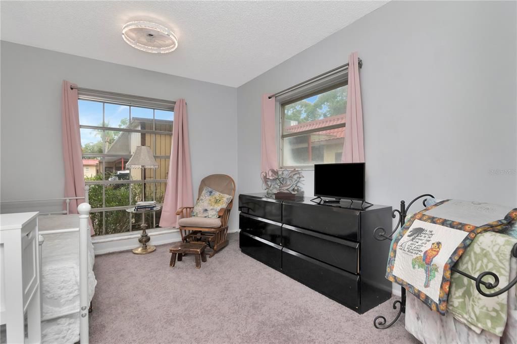 For Sale: $159,000 (2 beds, 2 baths, 945 Square Feet)