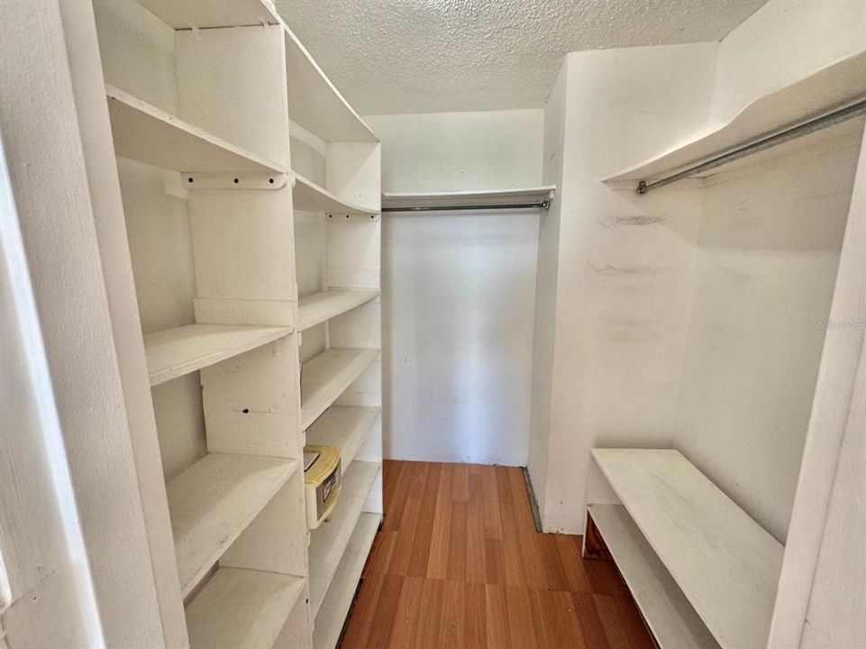 待售: $325,000 (2 贝兹, 2 浴室, 1200 平方英尺)